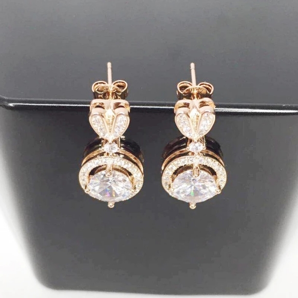 🌹 New Gold Heart Studs with Round CZ Earrings - Picture 2 of 4